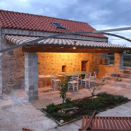 Stonehome Pojata וילה Mocici