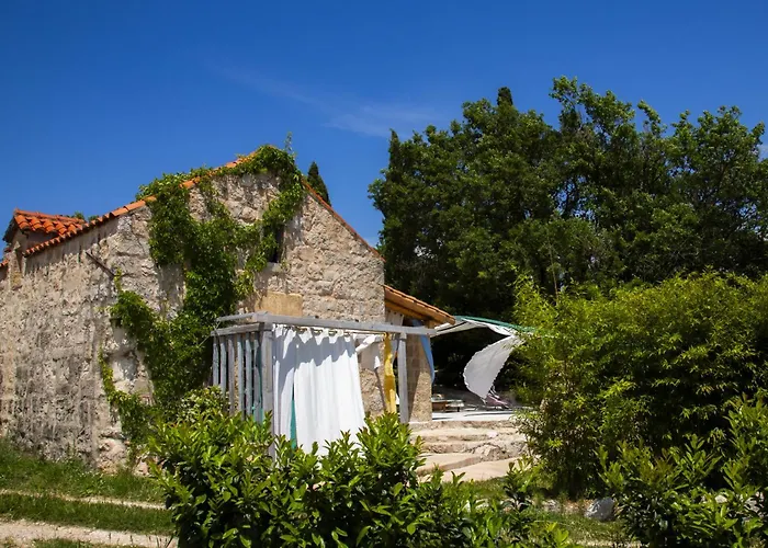 Stonehome Pojata * Mocici